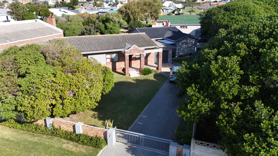To Let 3 Bedroom Property for Rent in Struisbaai Western Cape